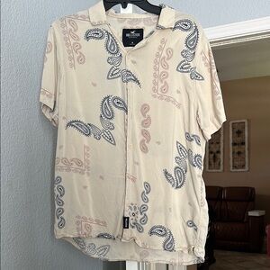 Hollister Cream Paisley Print Button Down Shirt